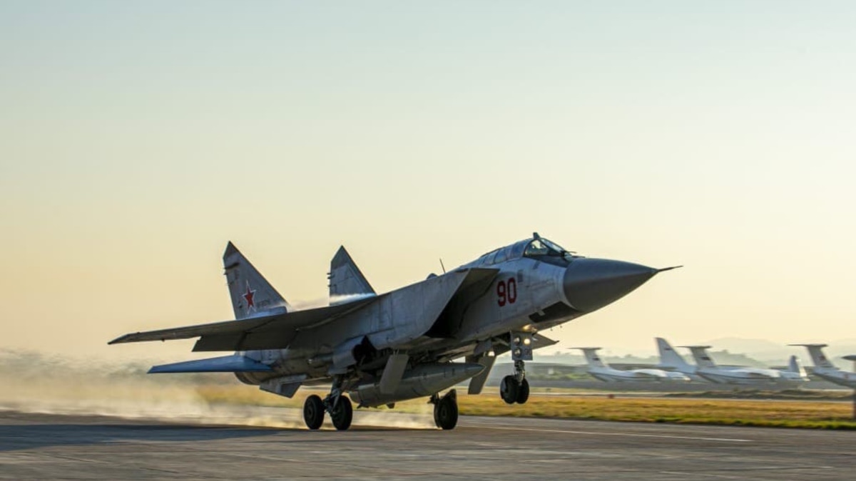 По всій Україні оголошували тривогу. Повітряні сили попередили про ракетну небезпеку