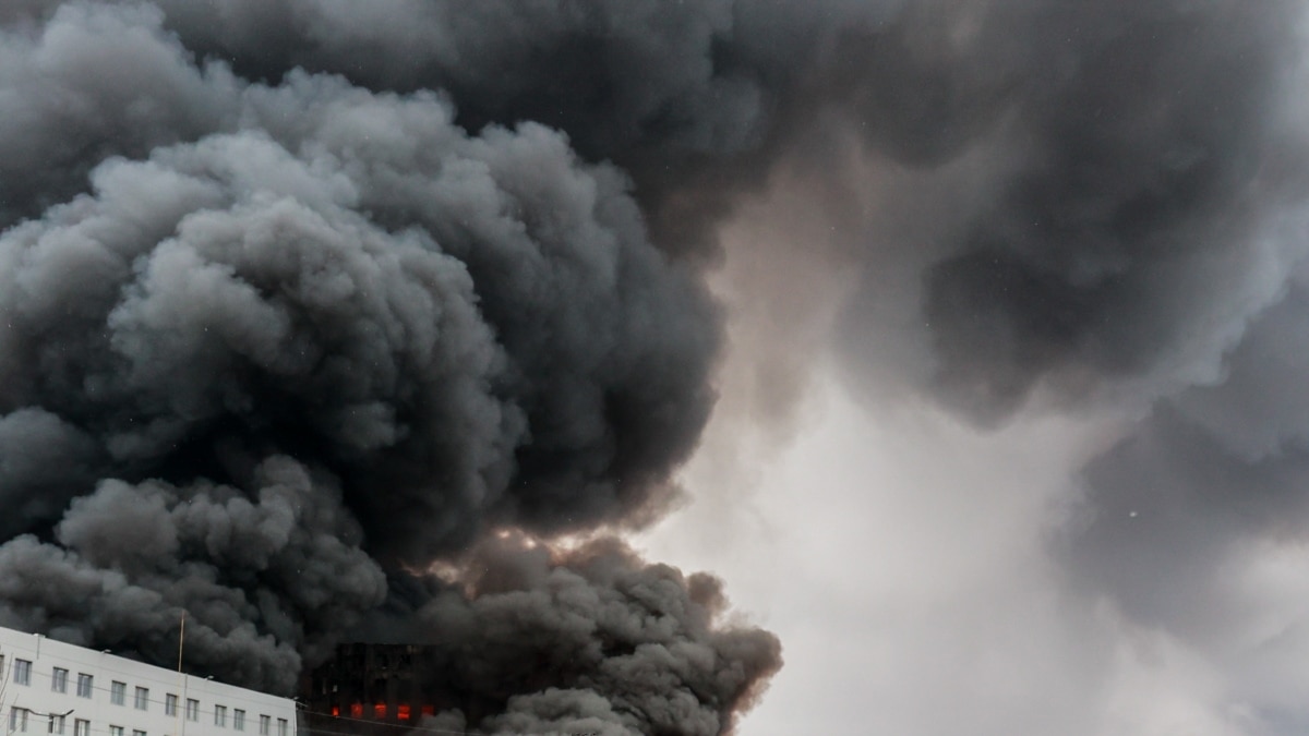 Пожежу на складі лакофарбових виробів у Києві локалізували, але ще не загасили – Кличко