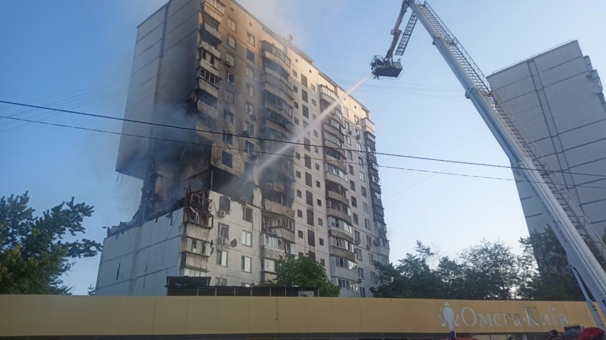 У Києві в багатоповерхівці, де стався вибух, ще можуть бути люди – КМВА
