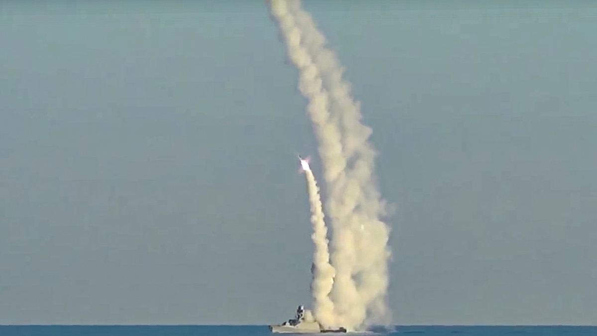 у Чорному морі ракетоносіїв немає, але є ознаки підготовки РФ до нових атак