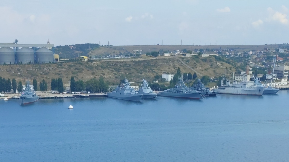 У ВМС розповіли, скільки кораблів тримає Росія у Чорному морі