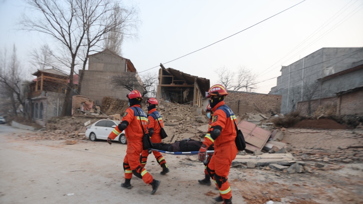 У Китаї під час землетрусу загинули понад 100 людей, більш ніж 300 – постраждали