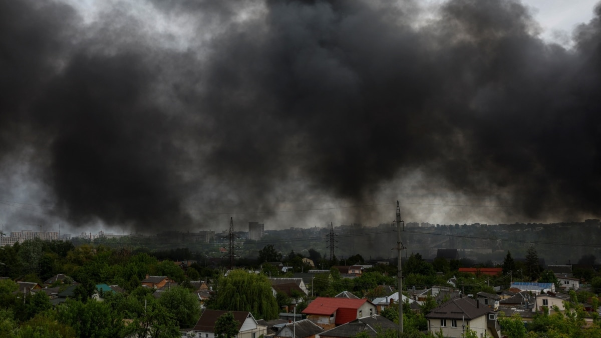 У Харкові через удар російського дрона вночі постраждали 4 людини, вранці знову вибухи – влада