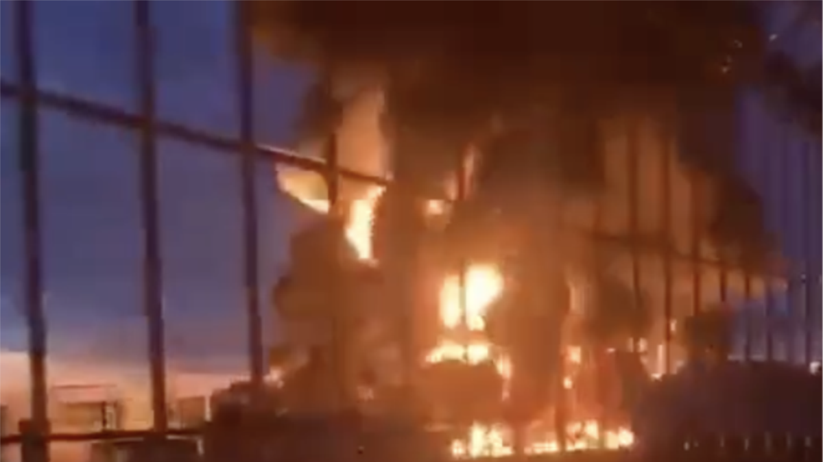 В Орловській області РФ унаслідок атаки дрона горить паливозаправна станція