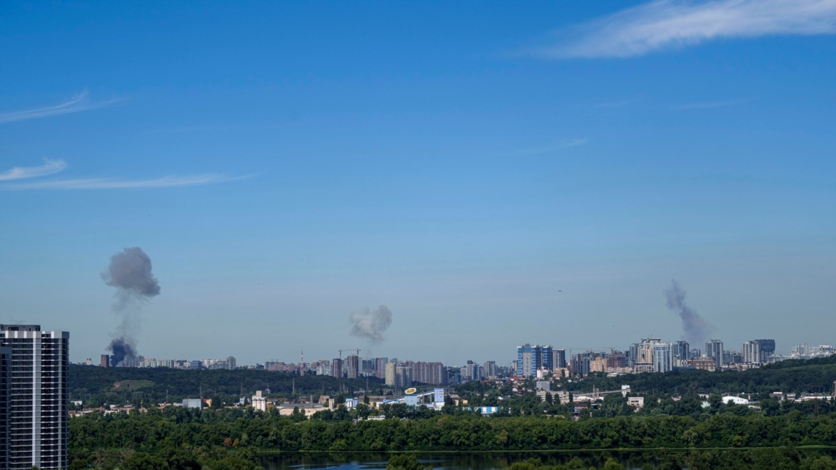 у Дніпровському районі Києва після повторної атаки РФ пошкоджений медцентр, є жертви