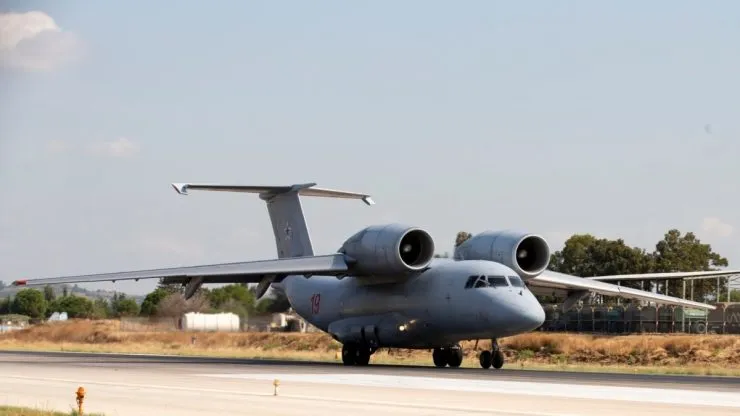 На аеродромі під Москвою вибухнув військовий літак Ан-72