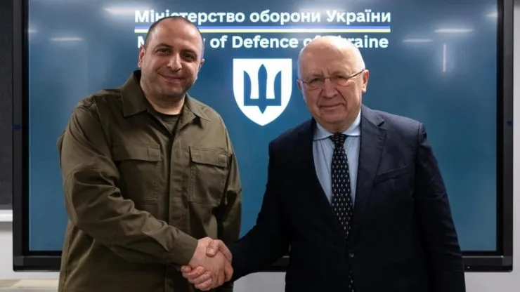 Умєров обговорив з єврокомісаром нові напрямки співпраці у сфері оборони