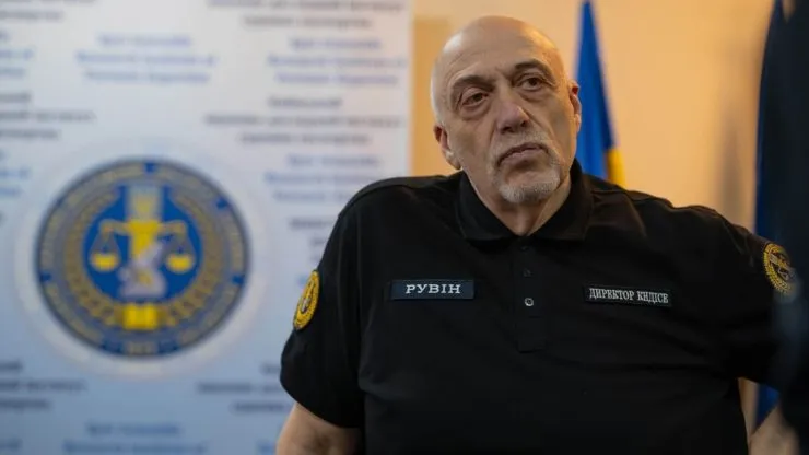 Мін’юст може скасувати контракт із Рувіним через подвійне громадянство