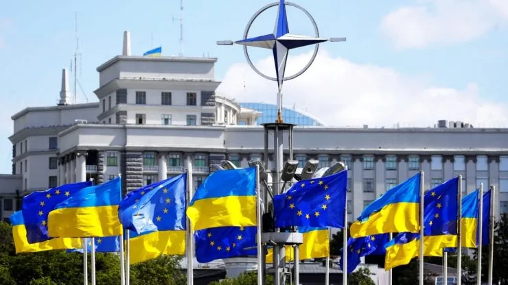 Українці розділилися у питанні безпеки між НАТО та ядерною зброєю