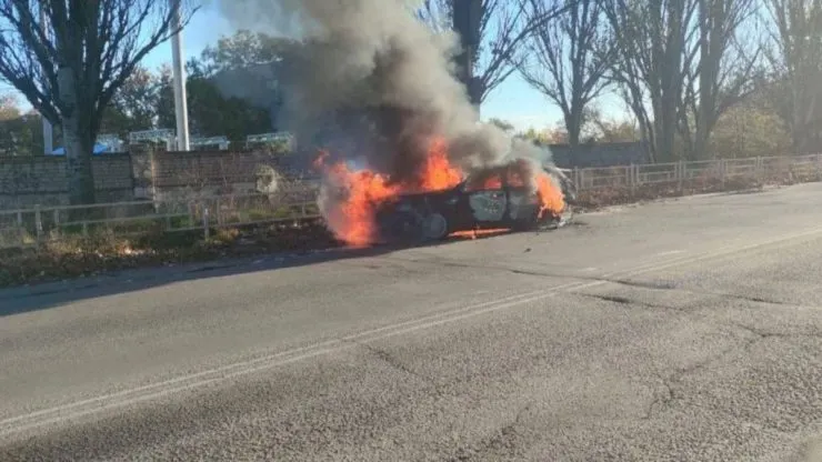 Росіяни атакували дронів цивільний автомобіль на Херсонщині: двоє поранених