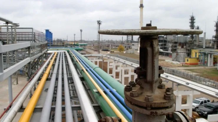 Пожежа на НПЗ у Волгоградській області через атаку безпілотників