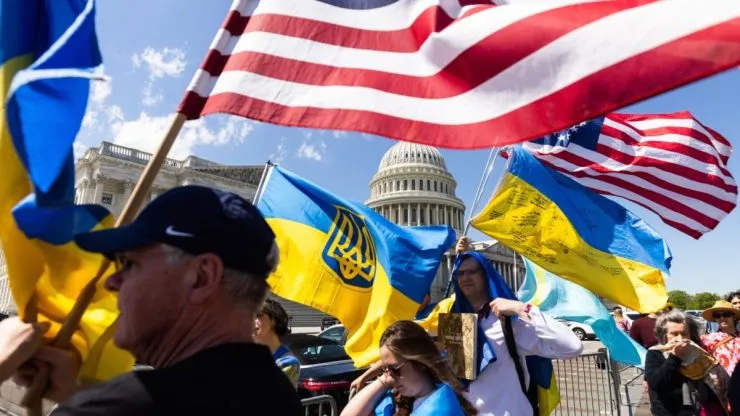 Відносини між Україною та США: пауза, але допомога не зупиняється