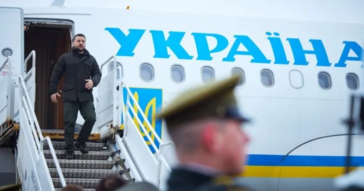 Зеленський повертається в Україну після атаки росії, що забрала життя дев’яти осіб