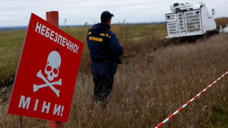 ГСЧС: более 300 погибших в Украине из-за взрывоопасных предметов с 2022 года