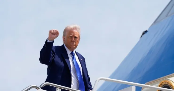 Трамп повідомив про дослідження досвіду дронів у війні рф проти України
