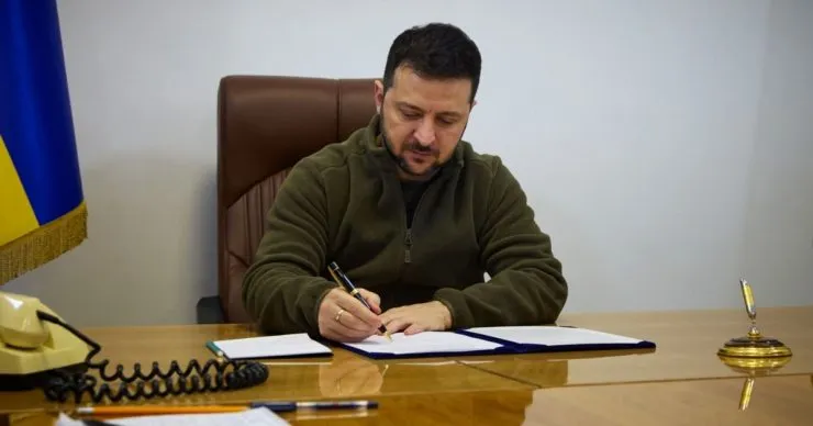 Зеленский вводит новые санкции РНБО: в списках Арестович, Олешко и Бондаренко