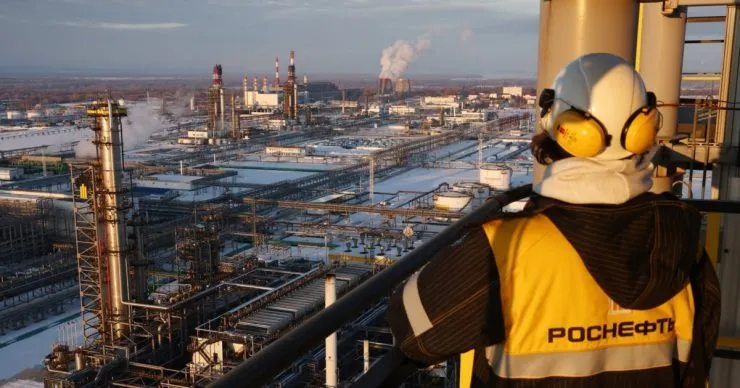 Країни G7 планують знизити цінову стелю на російську нафту без участі США