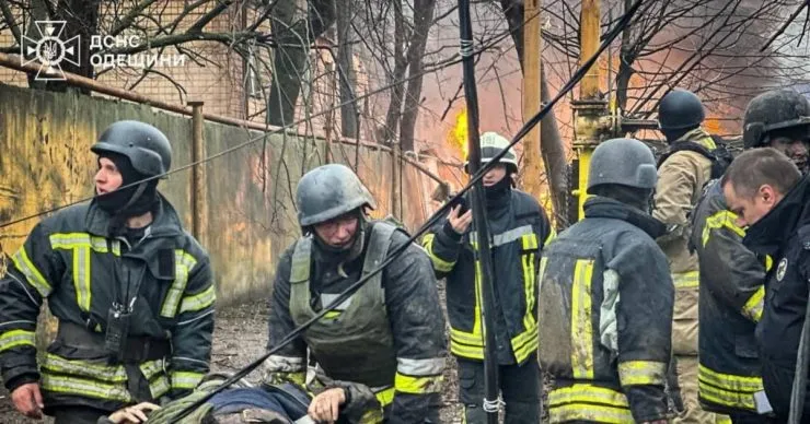 В Запорожской области количество пострадавших спасателей возросло до 12 после атаки РФ