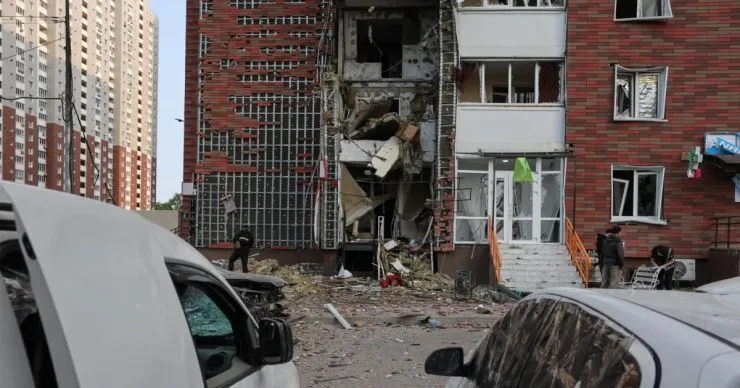 В Киеве в результате российской атаки погибла женщина в Оболонском районе