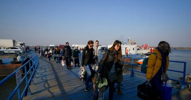 ЕС продлил временную защиту для украинских беженцев до марта 2027 года