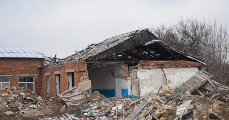 В Запорожской области в результате ударов дронов повреждены дома и горит предприятие