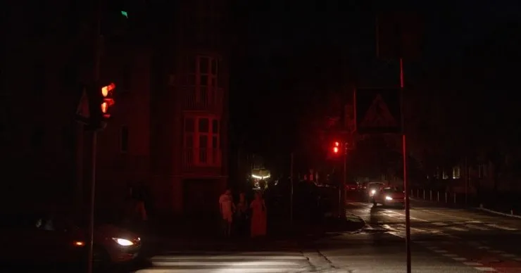 В Україні запровадили аварійні відключення електроенергії через удари по енергетичній інфраструктурі