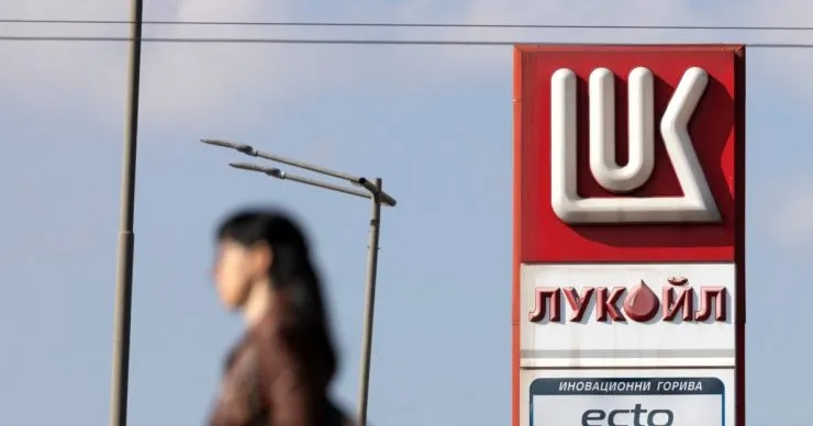 Еврокомиссия рассматривает возможность исключений для активов Lukoil в Европе из-за санкций США