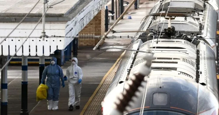 Поліція затримала двох підозрюваних у нападі з ножами на пасажирів поїзда у Великій Британії