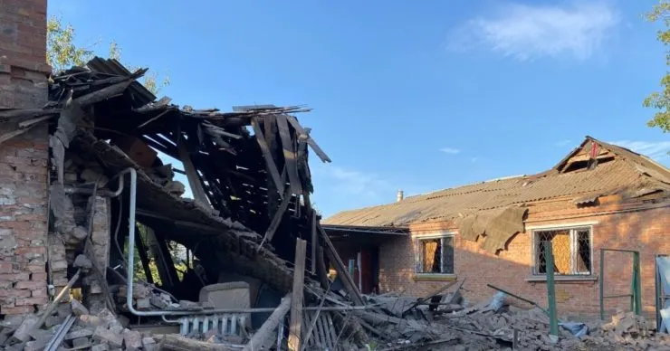 В результате авиаудара по Славянску пострадали семеро, среди них беременная женщина
