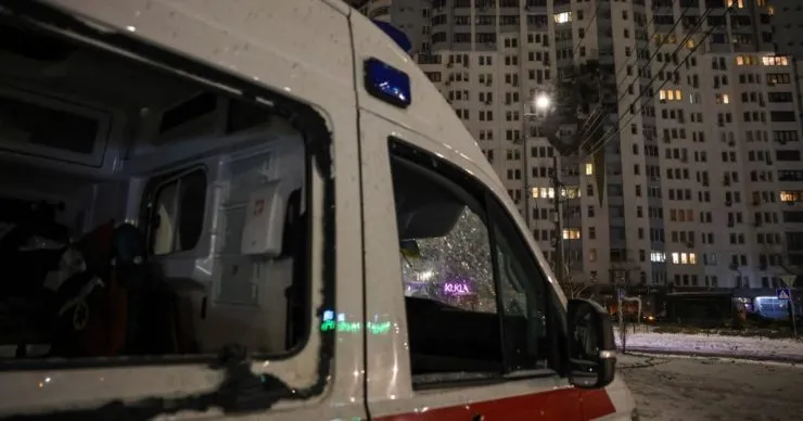 В Киевской области спасли семью из-под завалов после массированного обстрела рф