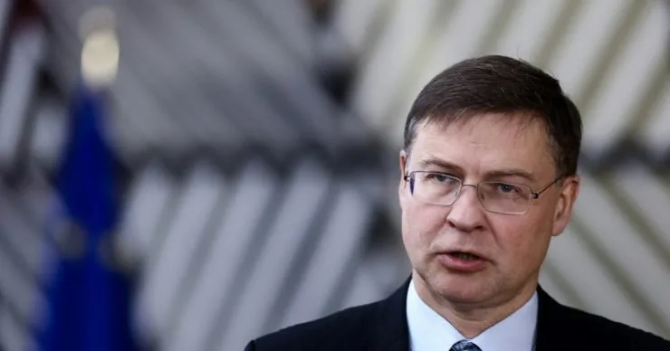 Єврокомісія закликає США суворо дотримуватися цінової стелі на російську нафту
