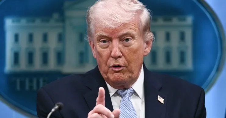 Трамп застеріг Іран щодо Ормузької протоки перед переговорами
