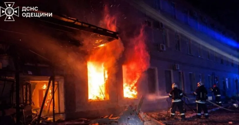 Під час масованого удару рф пошкоджено три судна і знеструмлено Одещину
