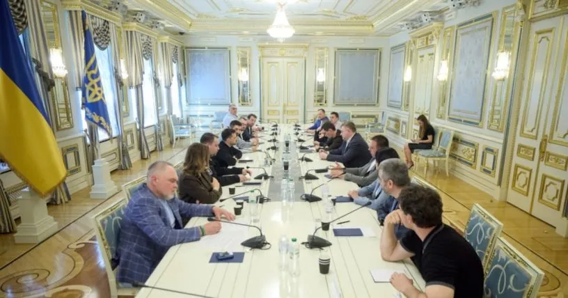 Зеленский встретился с фракцией «Слуга народа» и обозначил приоритеты
