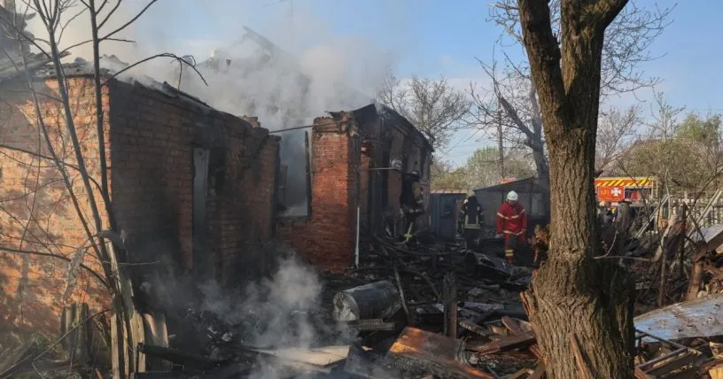 У Харкові внаслідок обстрілу спалахнули пожежі, постраждали три людини